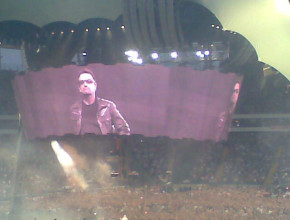 Bono auf der Leinwand
